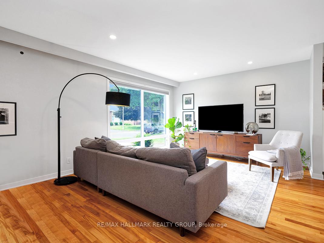 Photo 6 of 2447 Magnus Avenue, Ottawa, Hawthorne Meadows — HOMEH