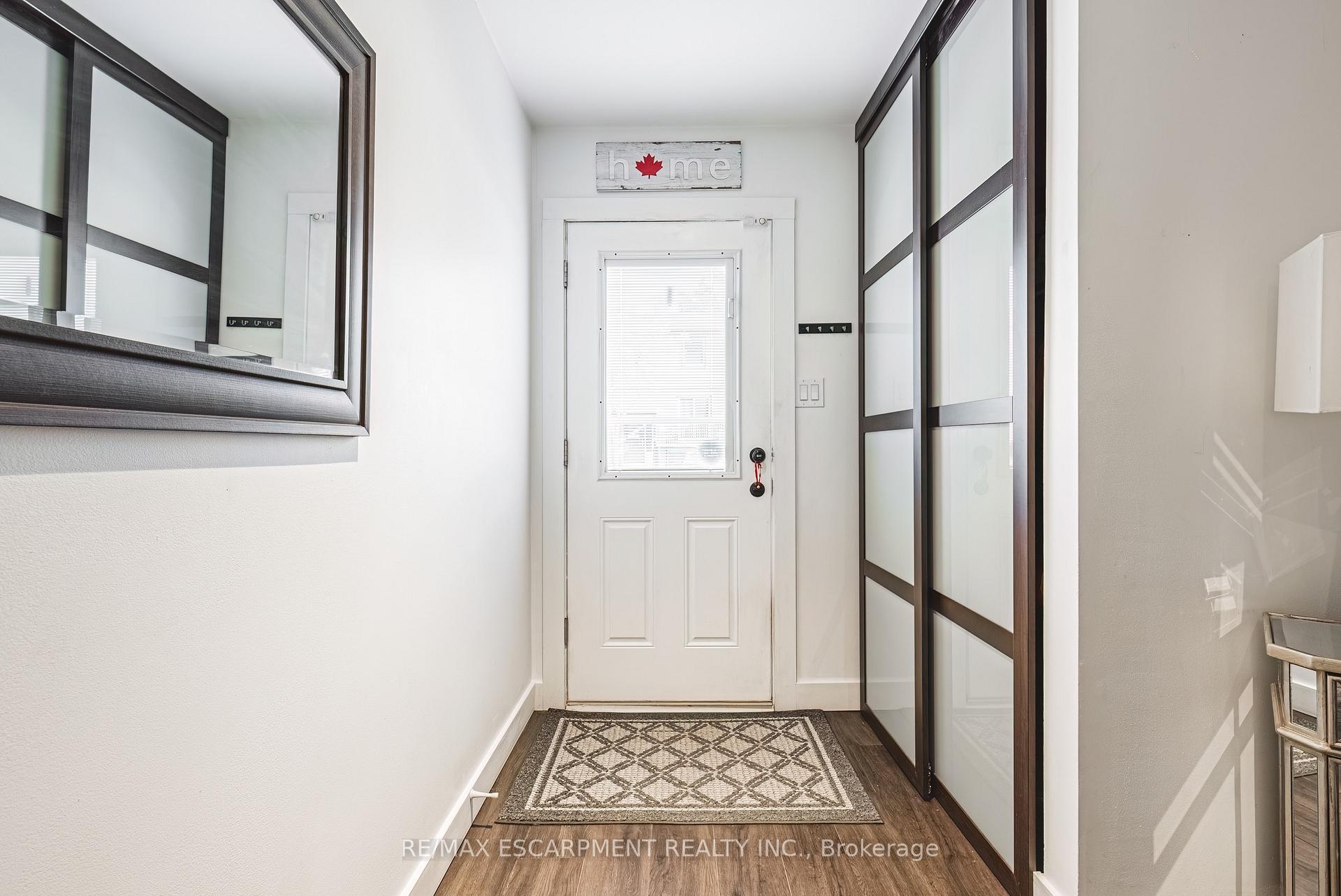 Photo 5 of Unit 26, 1155 Paramount Drive, Hamilton, Stoney Creek Mountain — HOMEH