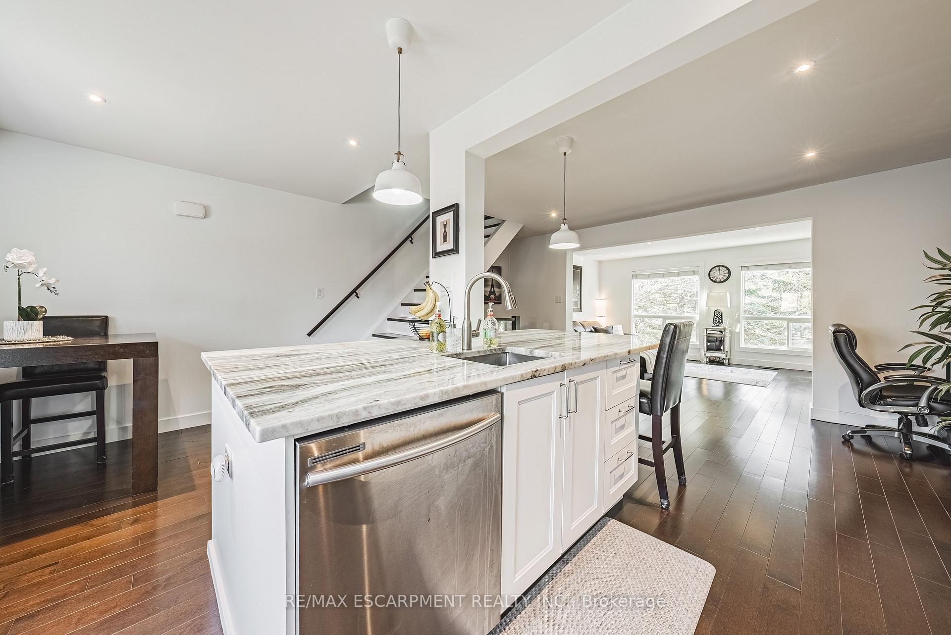 Photo 11 of Unit 26, 1155 Paramount Drive, Hamilton, Stoney Creek Mountain — HOMEH