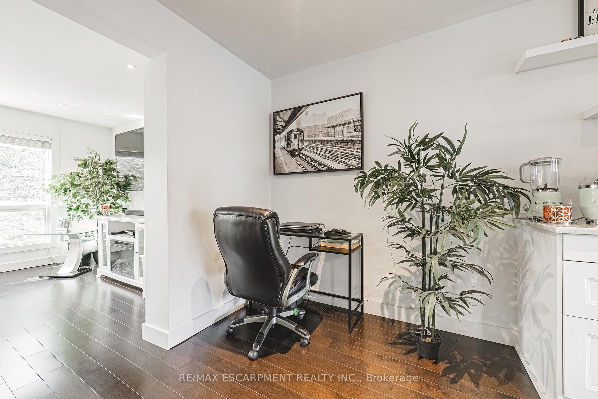 Photo 13 of Unit 26, 1155 Paramount Drive, Hamilton, Stoney Creek Mountain — HOMEH