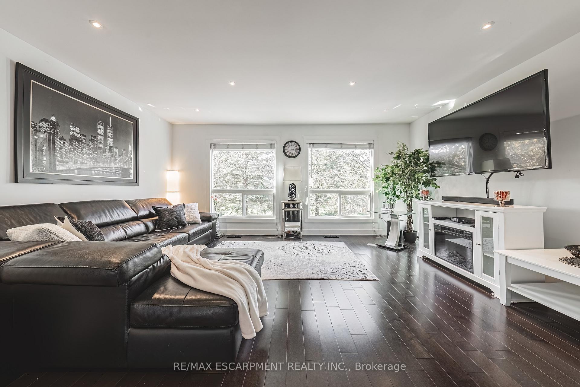 Photo 17 of Unit 26, 1155 Paramount Drive, Hamilton, Stoney Creek Mountain — HOMEH