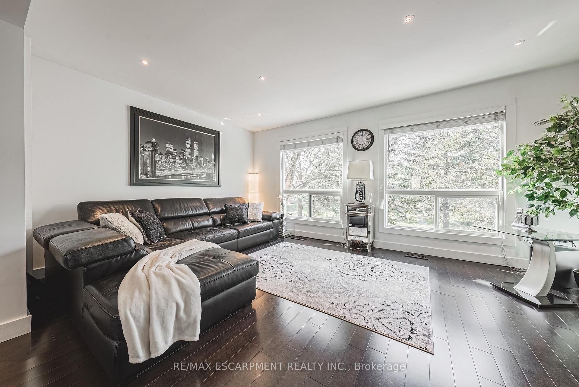 Photo 18 of Unit 26, 1155 Paramount Drive, Hamilton, Stoney Creek Mountain — HOMEH