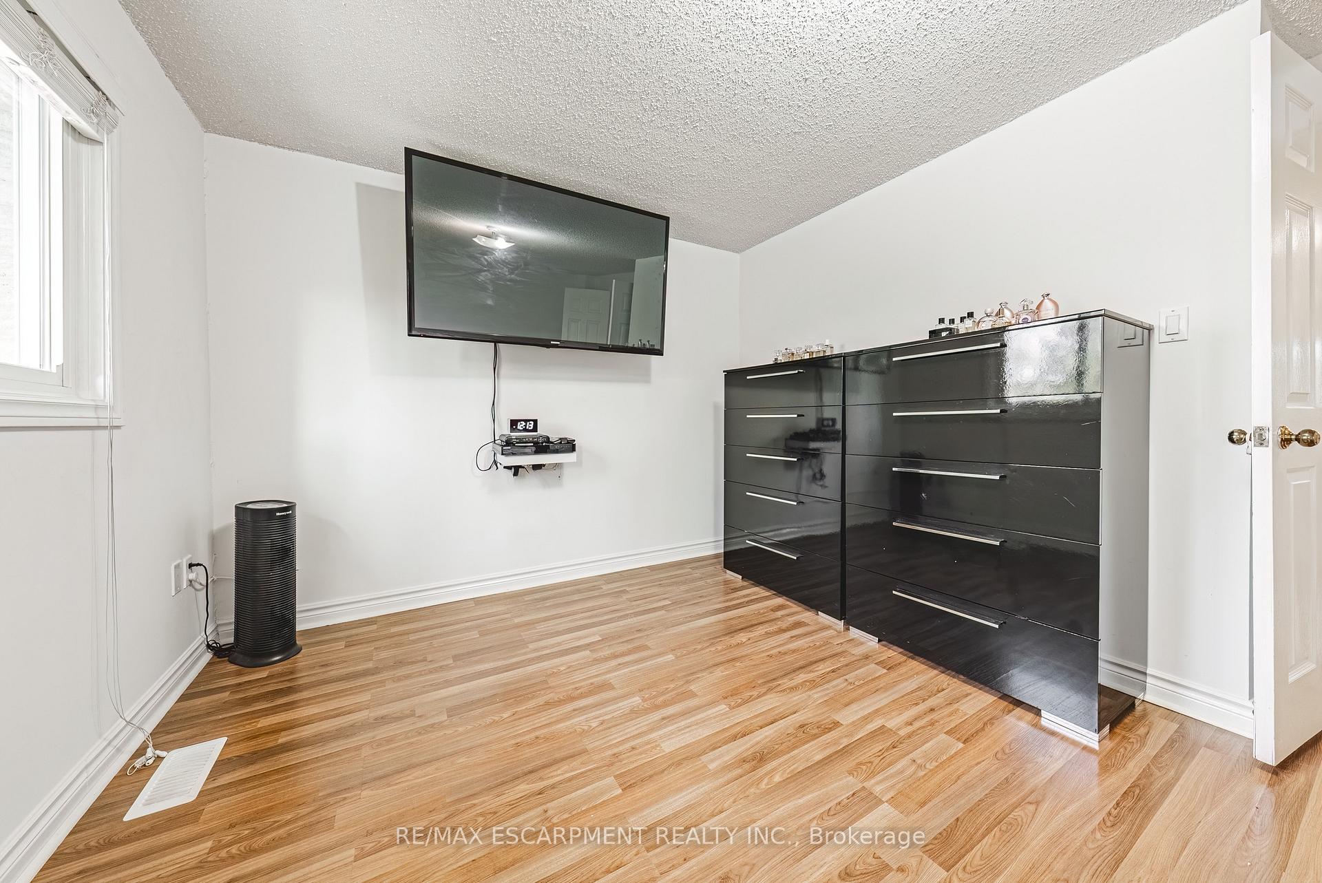 Photo 24 of Unit 26, 1155 Paramount Drive, Hamilton, Stoney Creek Mountain — HOMEH