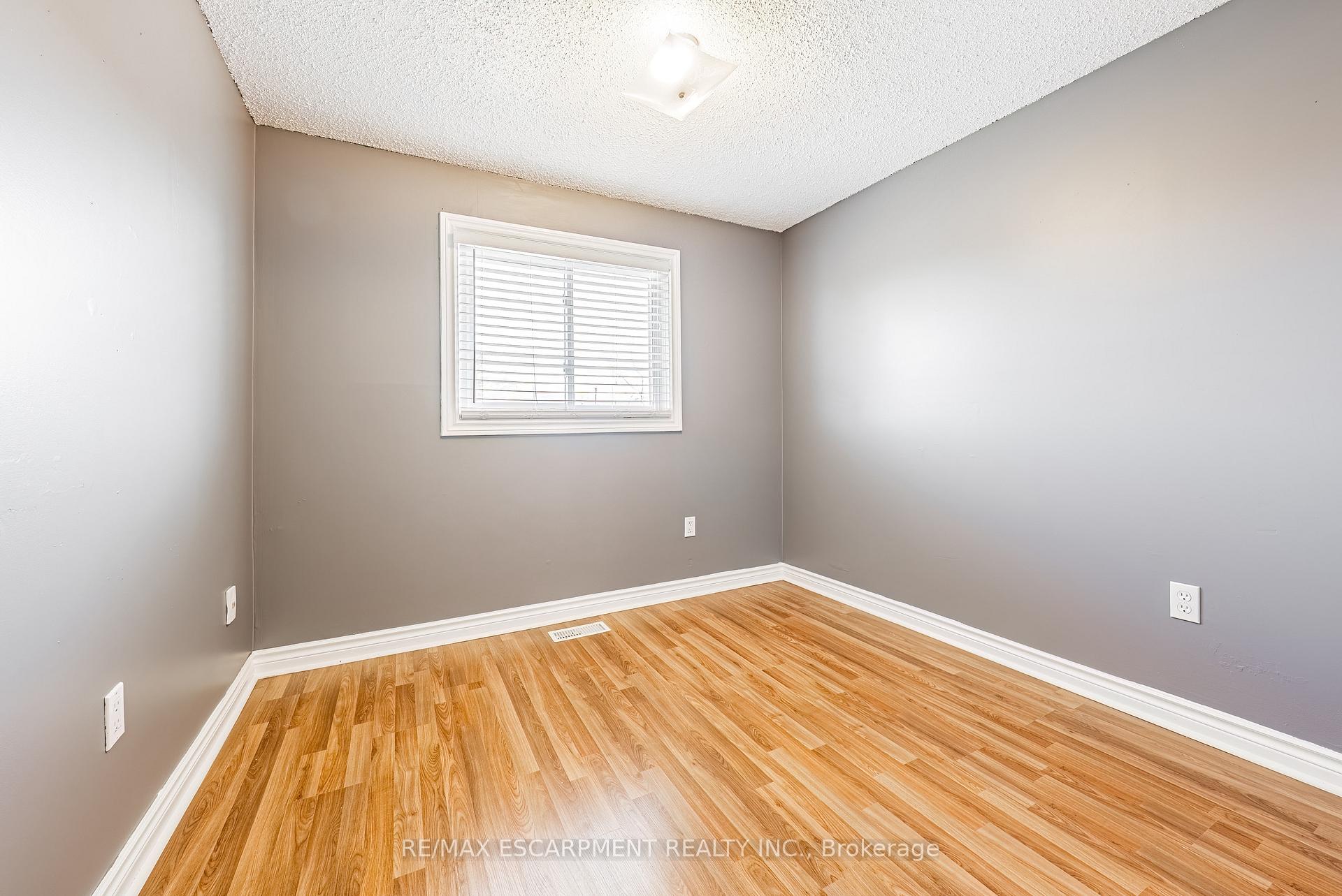 Photo 26 of Unit 26, 1155 Paramount Drive, Hamilton, Stoney Creek Mountain — HOMEH
