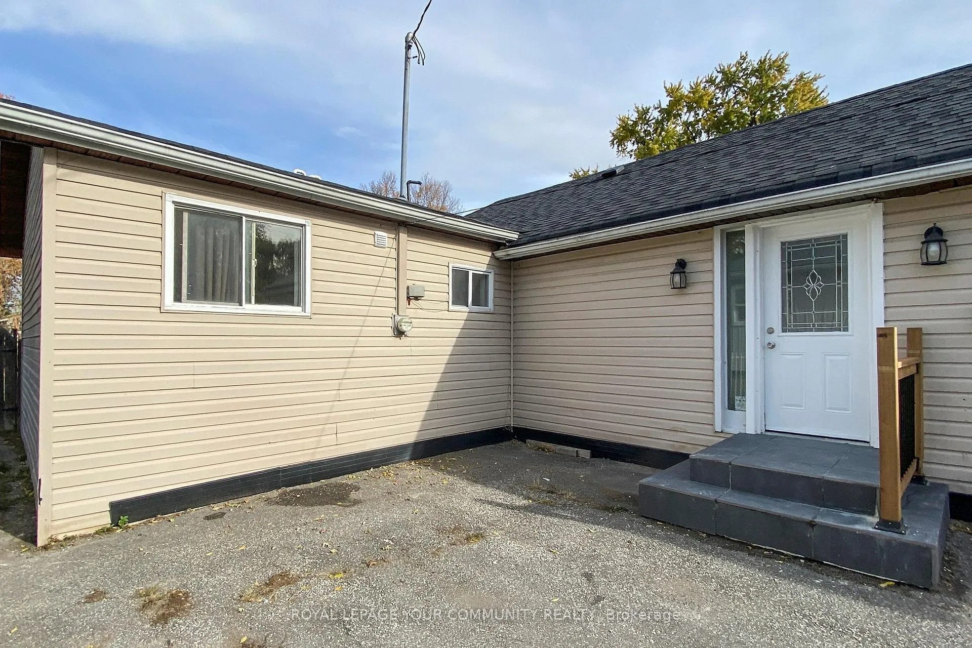 Photo 8 of 240 Royal Road, Georgina, Keswick South — HOMEH
