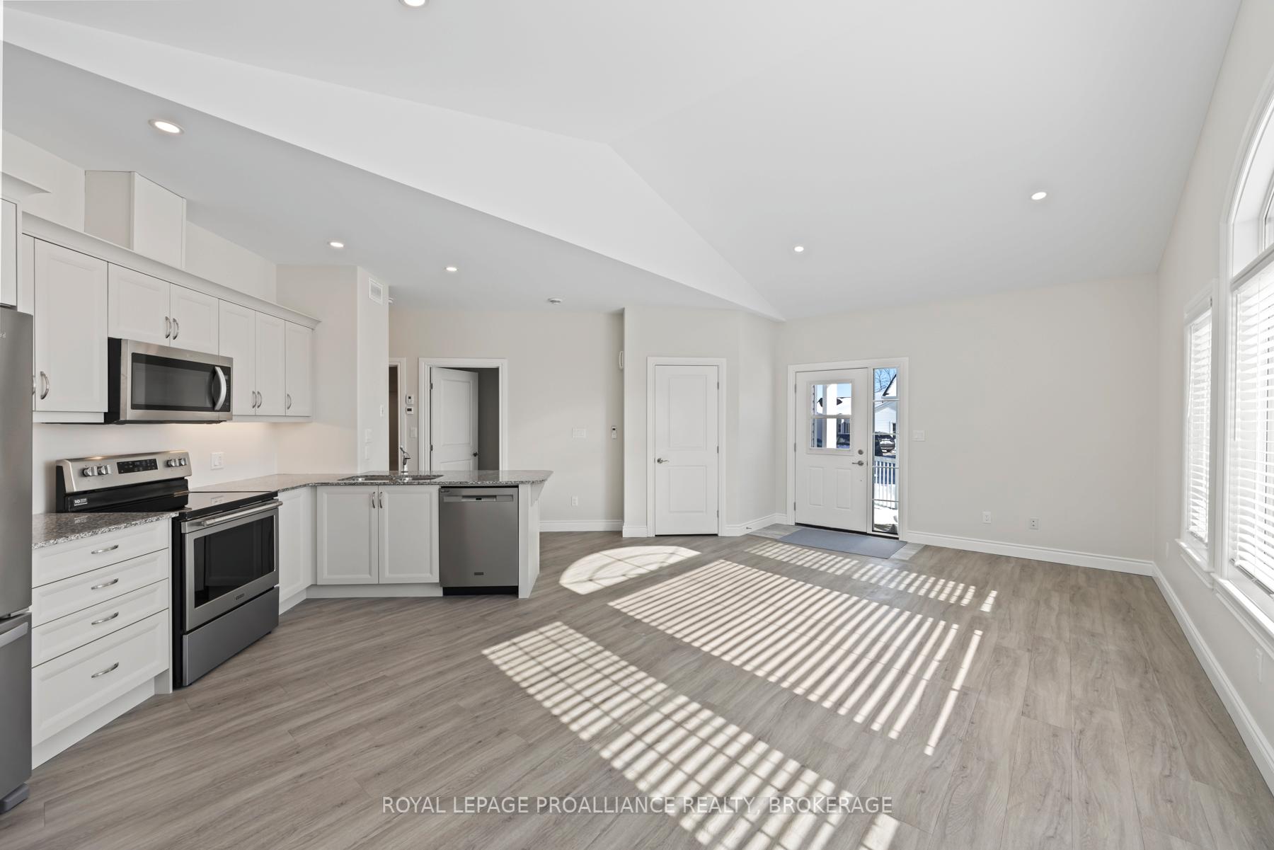 Photo 14 of 49 Lowry Place, Loyalist, Amherstview — HOMEH