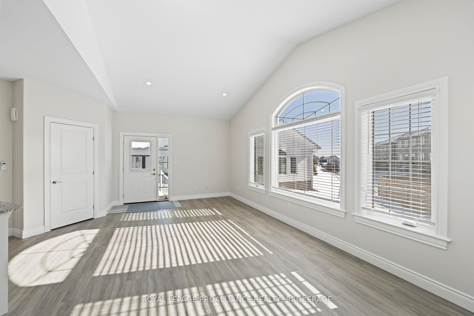 Photo 16 of 49 Lowry Place, Loyalist, Amherstview — HOMEH