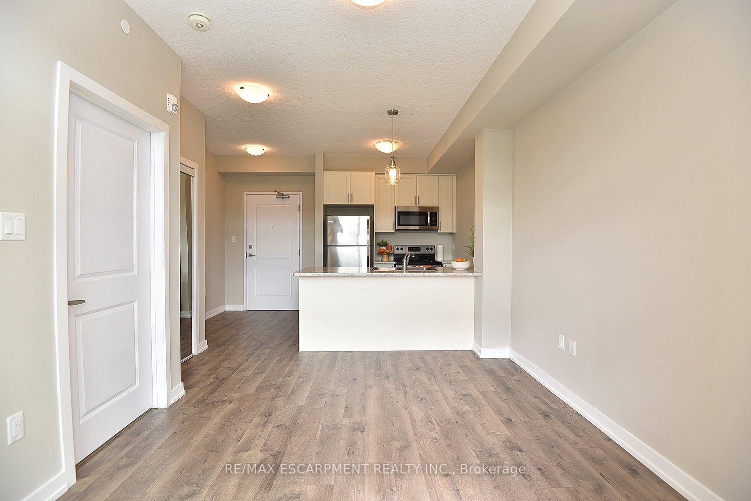 Photo 6 of Unit 214, 101 Shoreview Place, Hamilton, Lakeshore — HOMEH