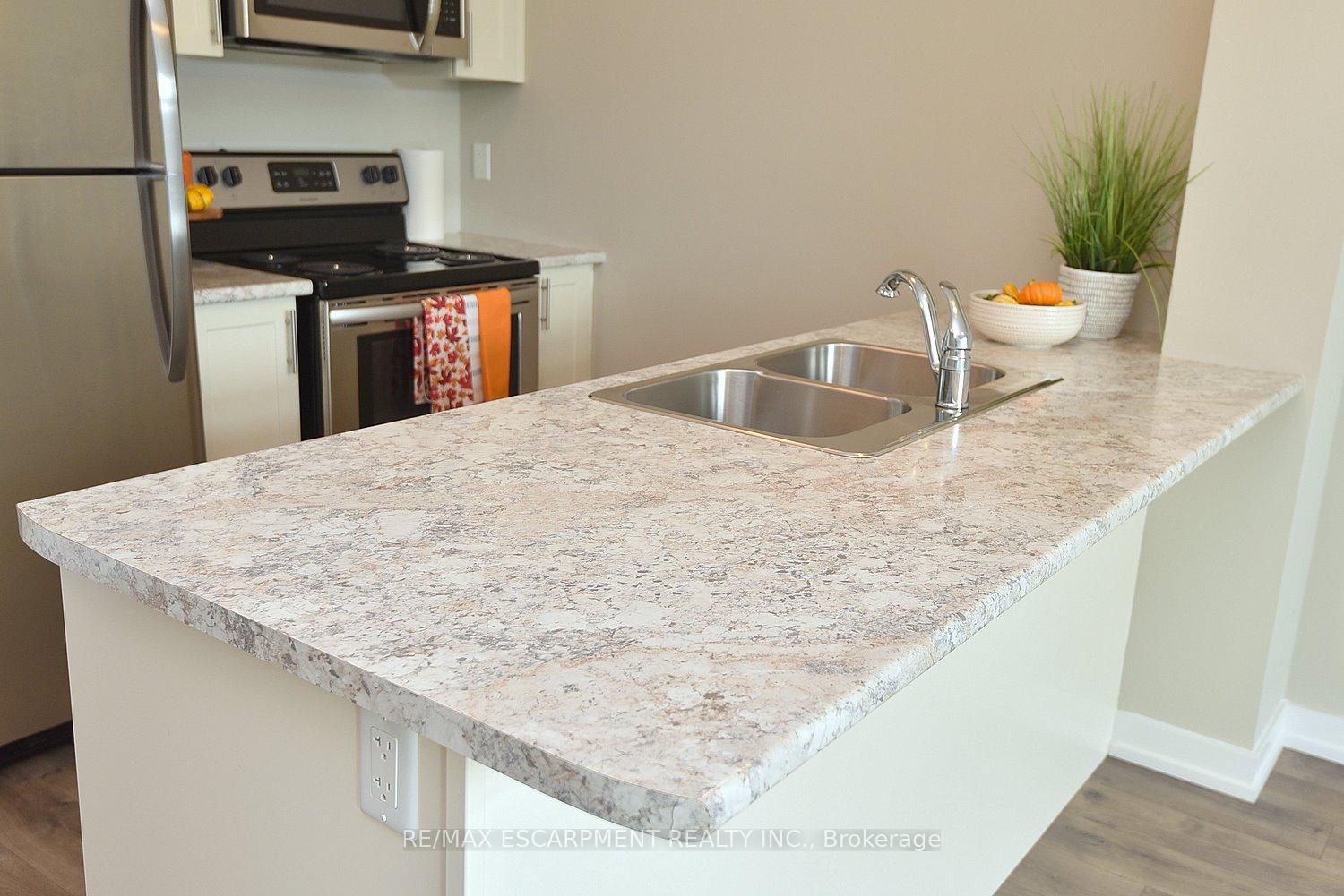 Photo 9 of Unit 214, 101 Shoreview Place, Hamilton, Lakeshore — HOMEH