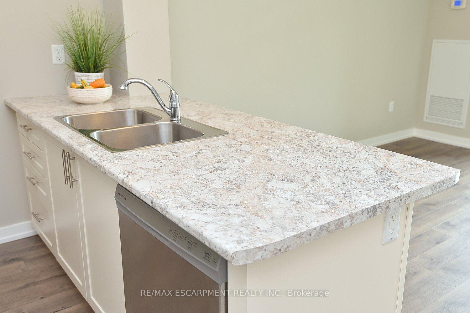Photo 10 of Unit 214, 101 Shoreview Place, Hamilton, Lakeshore — HOMEH