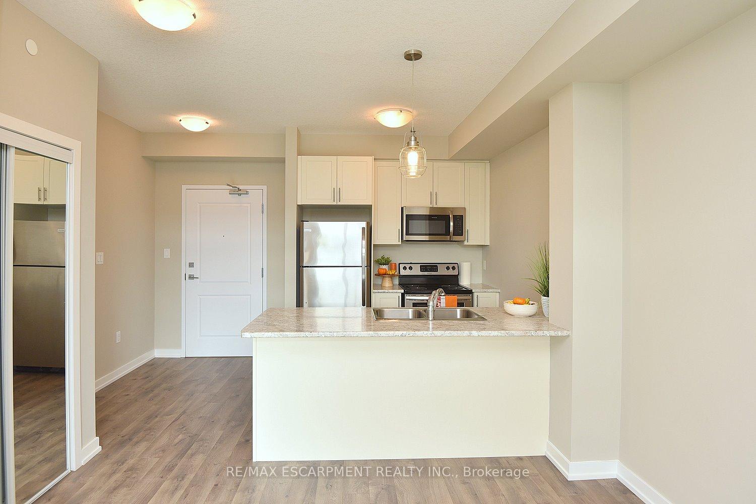 Photo 11 of Unit 214, 101 Shoreview Place, Hamilton, Lakeshore — HOMEH