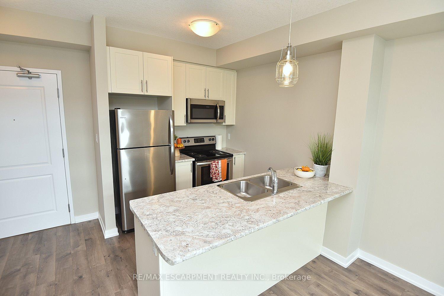 Photo 14 of Unit 214, 101 Shoreview Place, Hamilton, Lakeshore — HOMEH