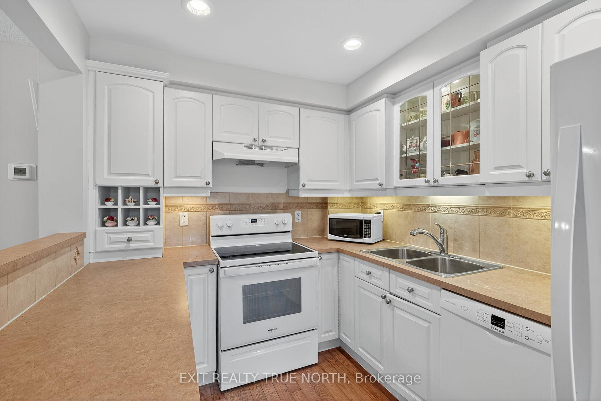 Photo 6 of Unit 9, 17 St Vincent Street, Barrie, North Shore — HOMEH