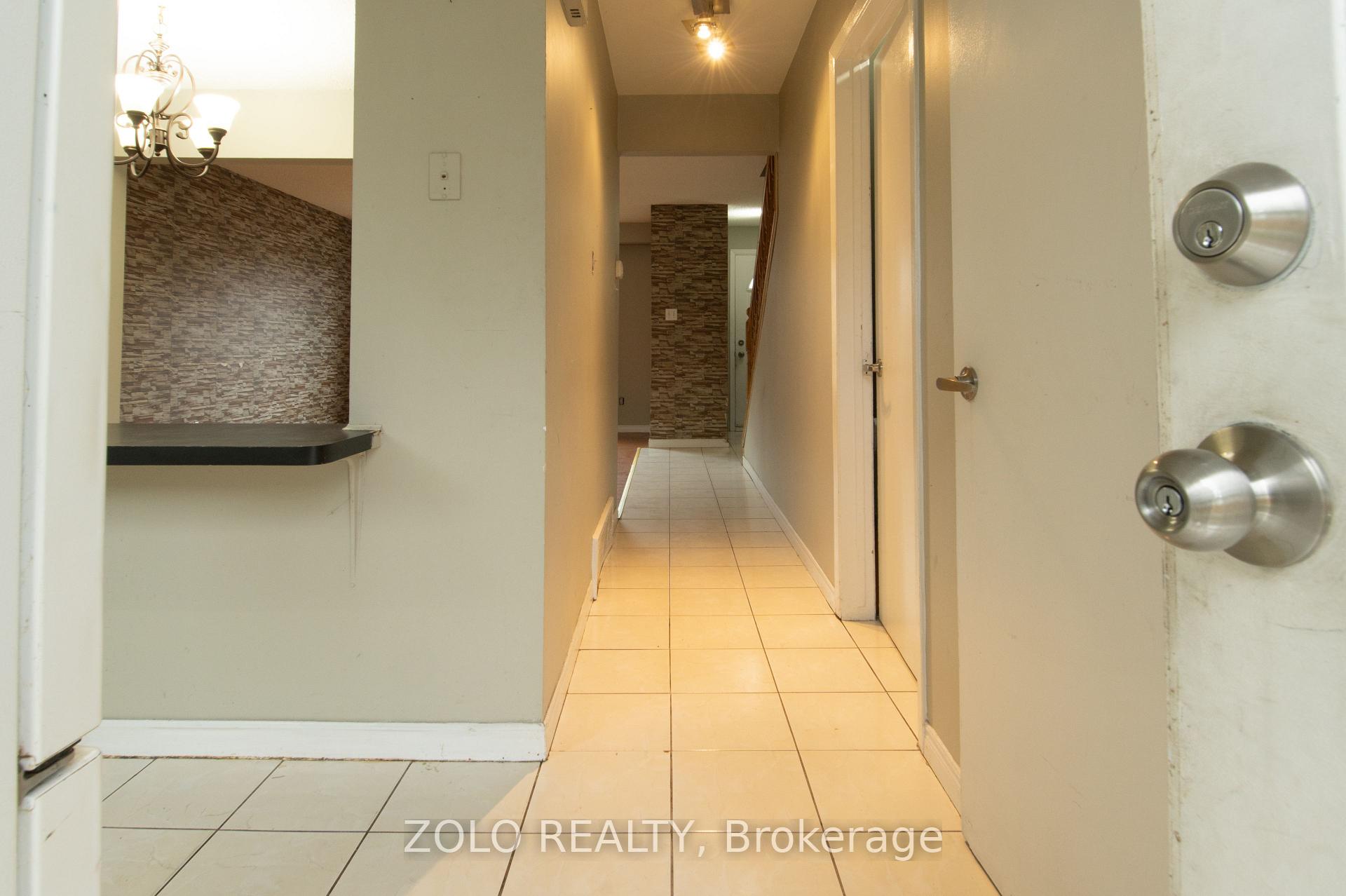 Photo 4 of 54 Riverdale Drive, Hamilton, Riverdale — HOMEH