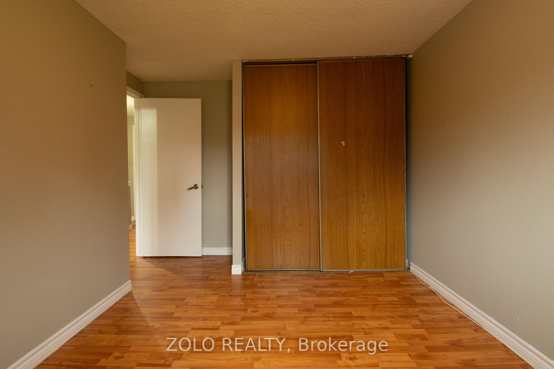 Photo 10 of 54 Riverdale Drive, Hamilton, Riverdale — HOMEH