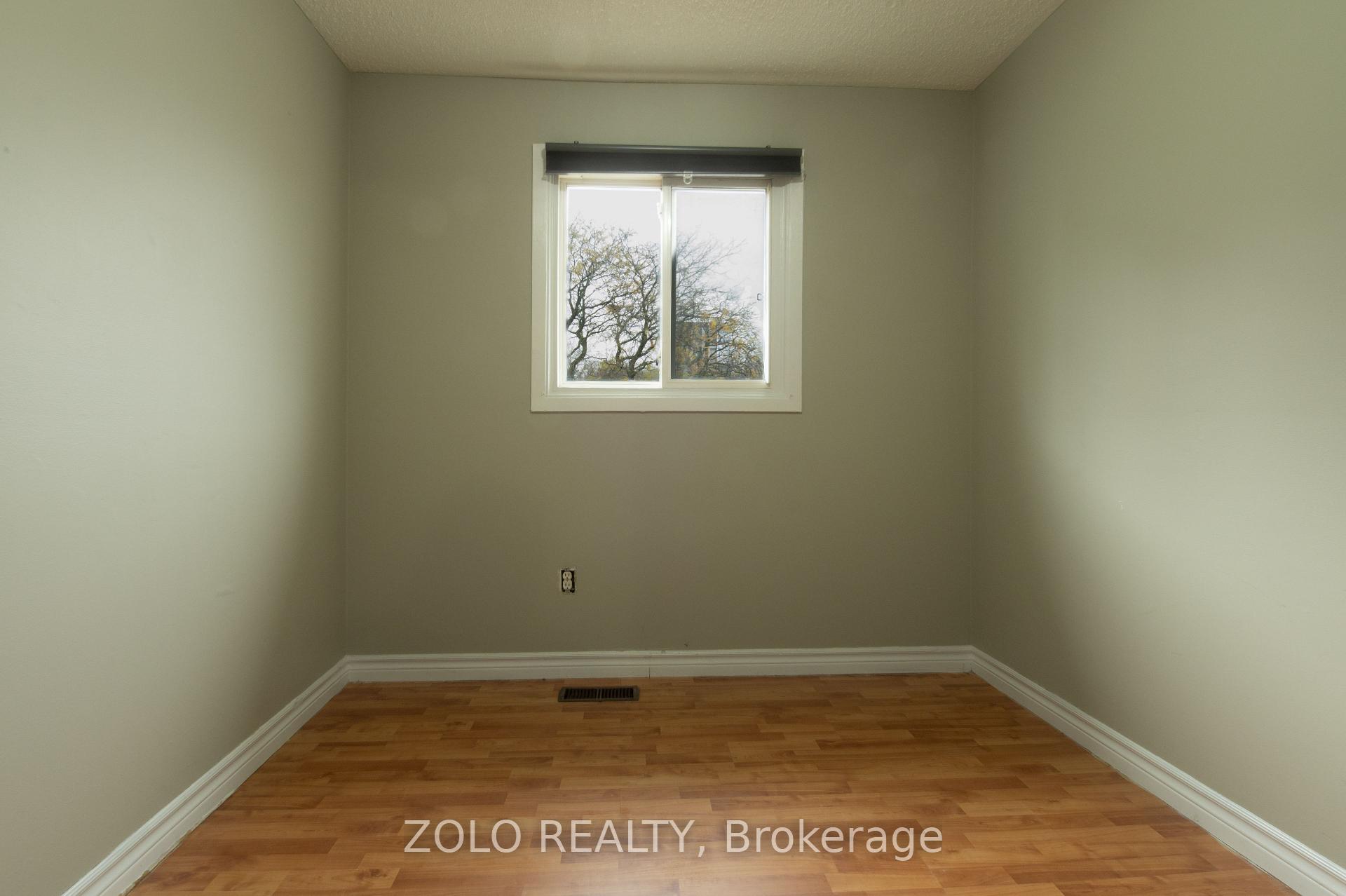 Photo 11 of 54 Riverdale Drive, Hamilton, Riverdale — HOMEH
