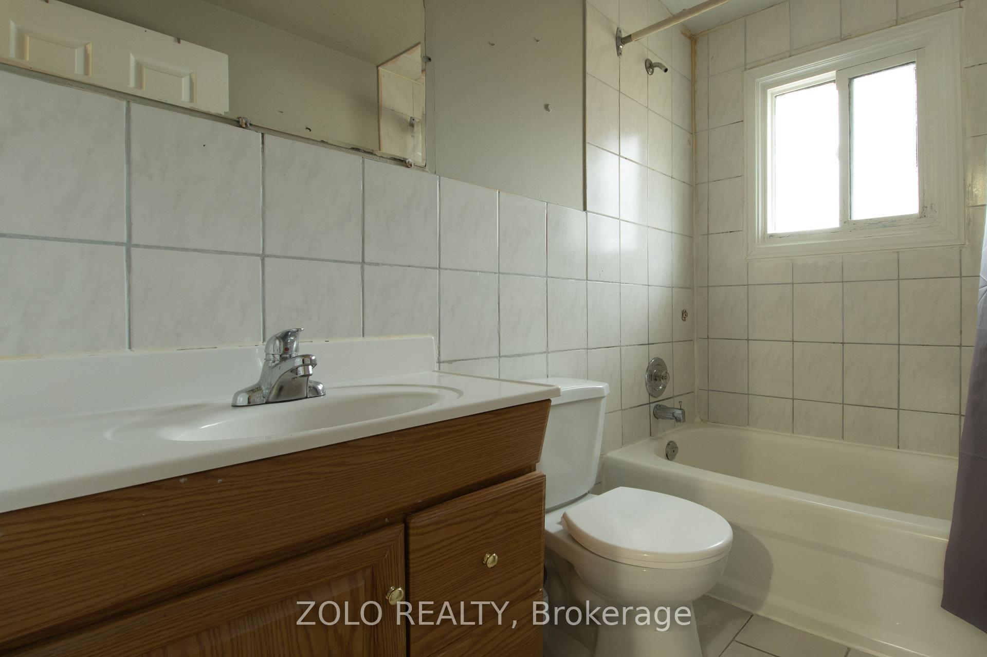 Photo 12 of 54 Riverdale Drive, Hamilton, Riverdale — HOMEH