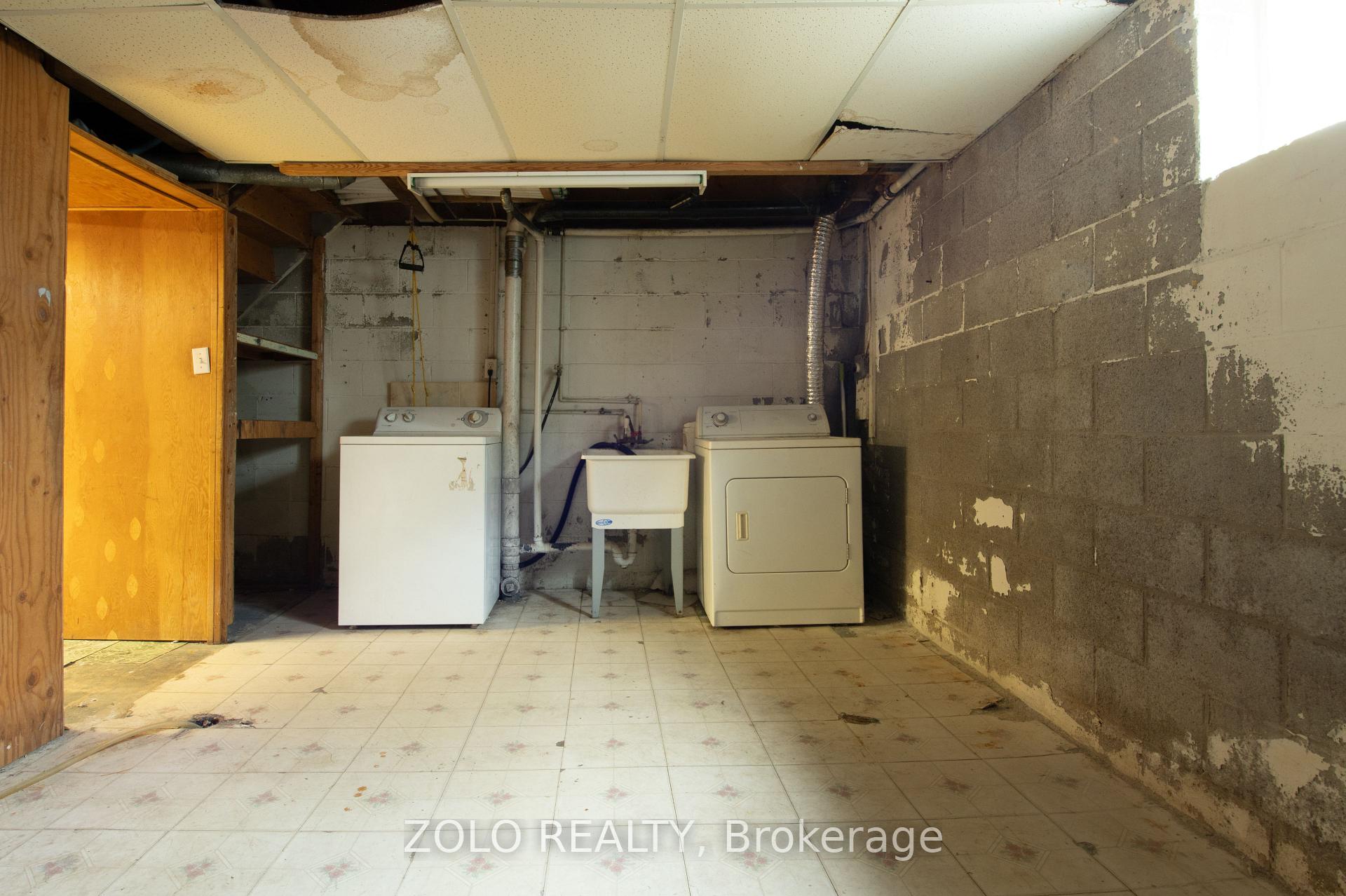 Photo 16 of 54 Riverdale Drive, Hamilton, Riverdale — HOMEH