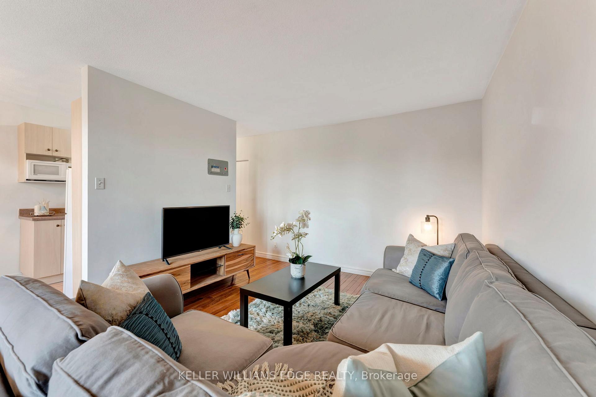 Photo 5 of Unit 201, 81 Charlton Avenue E, Hamilton, Corktown — HOMEH