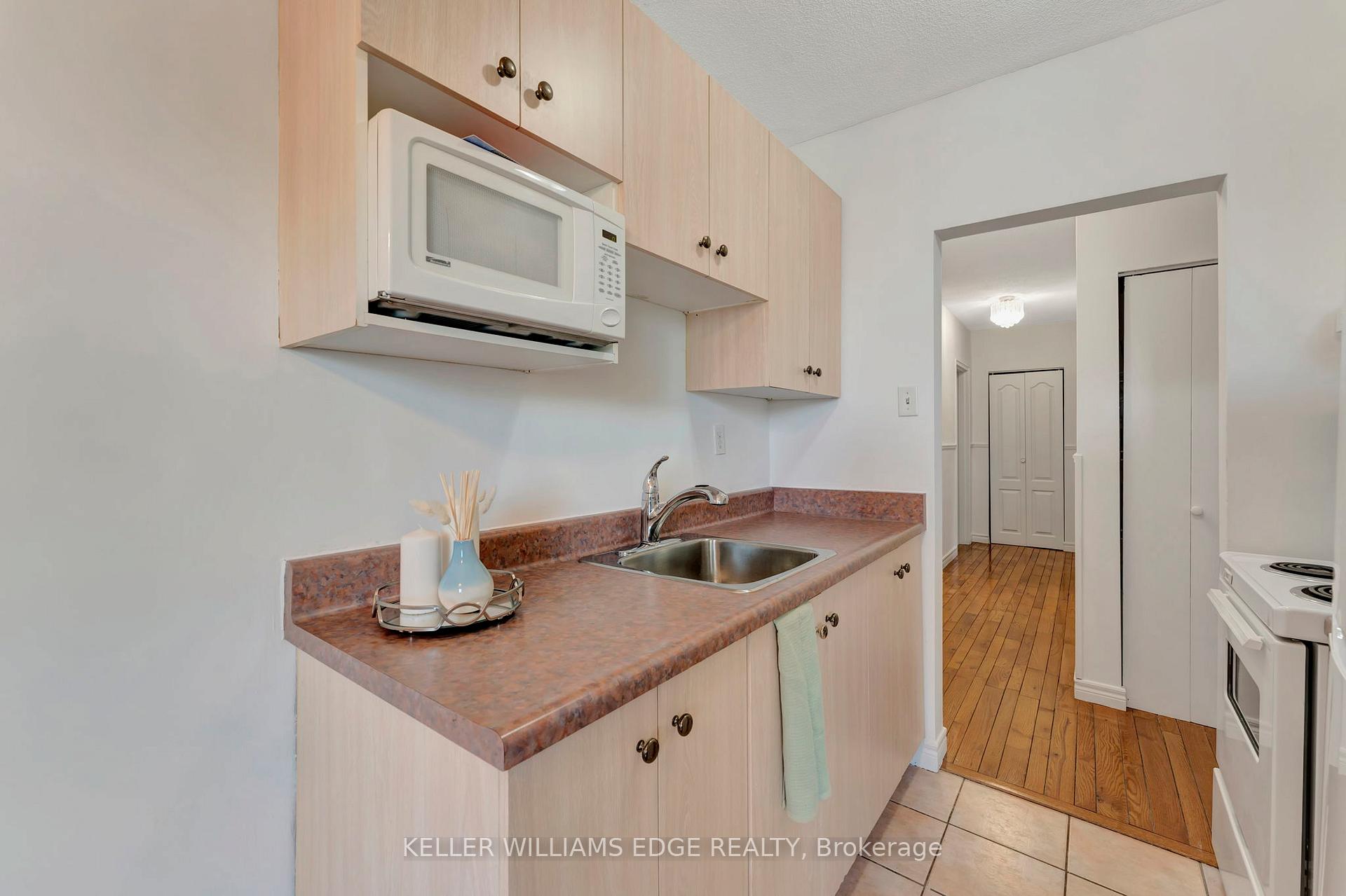 Photo 9 of Unit 201, 81 Charlton Avenue E, Hamilton, Corktown — HOMEH