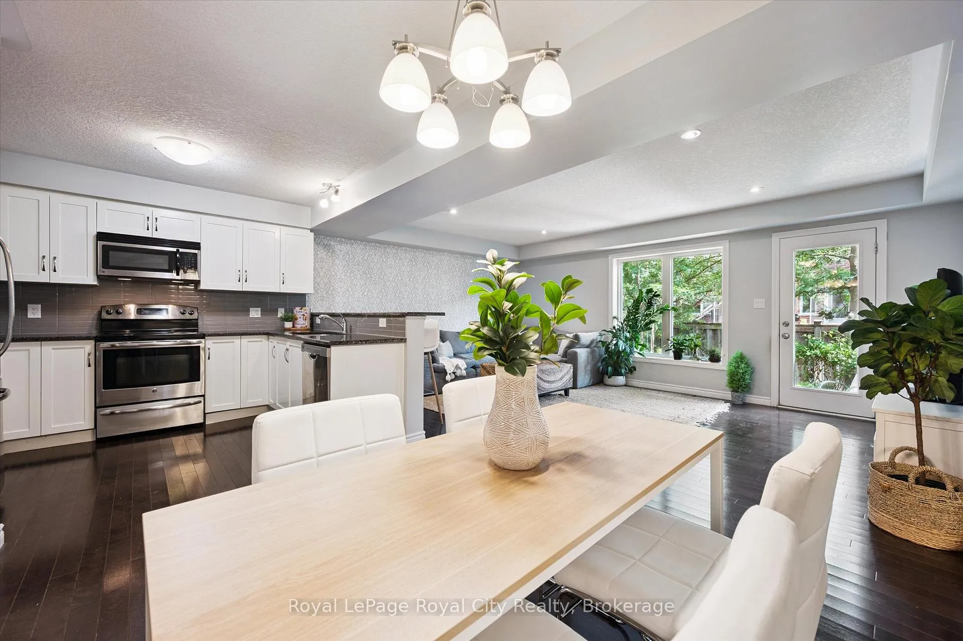Photo 9 of Unit 16, 167 Arkell Road, Guelph, Pineridge/Westminster Woods — HOMEH