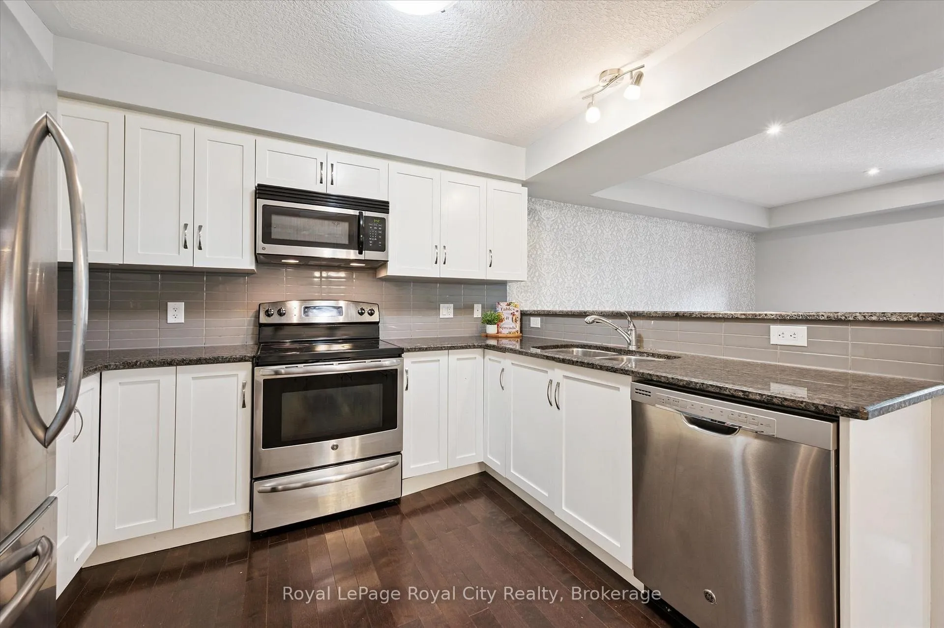 Photo 14 of Unit 16, 167 Arkell Road, Guelph, Pineridge/Westminster Woods — HOMEH