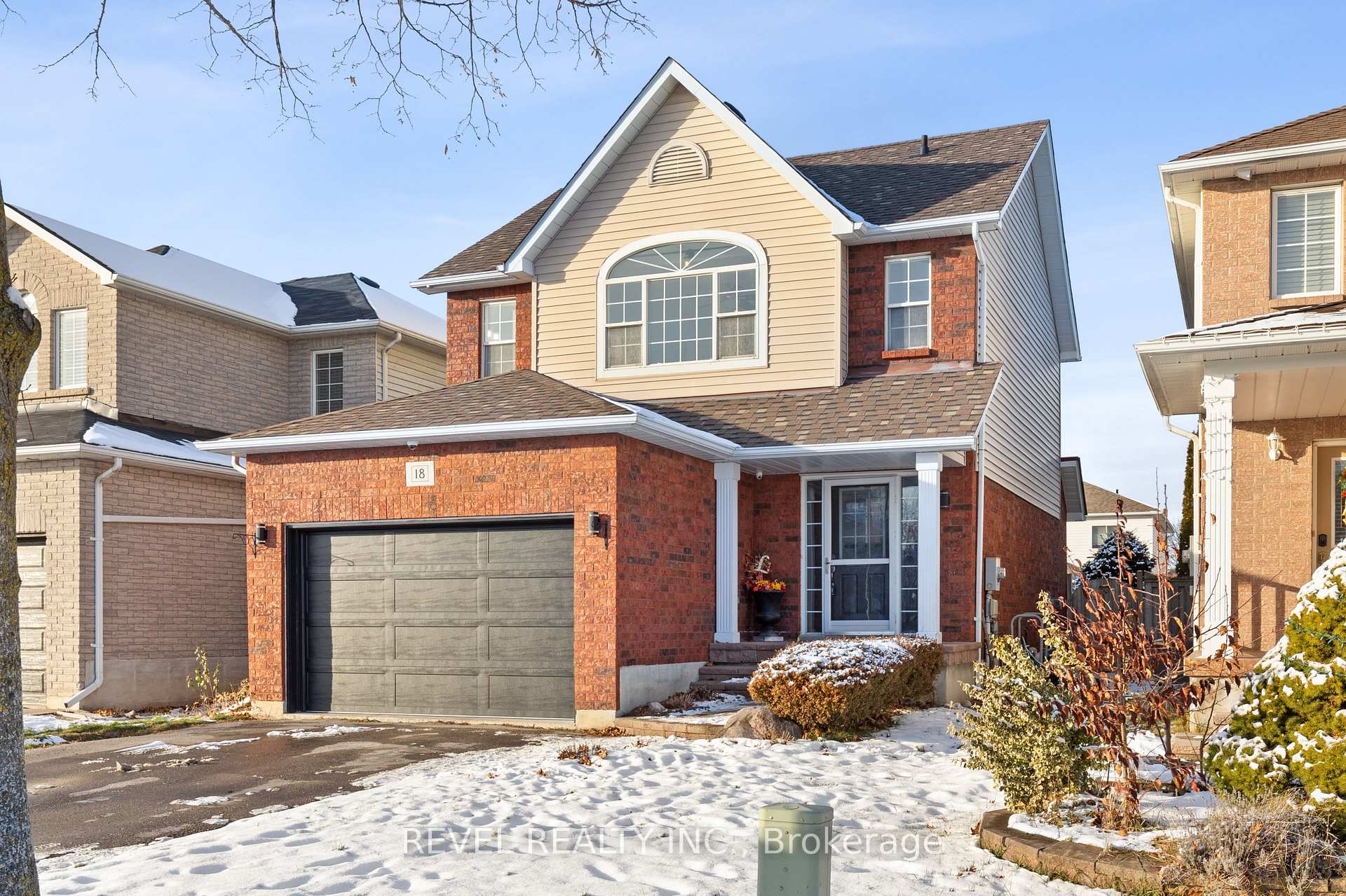 Photo 4 of 18 Wilkins Crescent, Clarington, Courtice — HOMEH