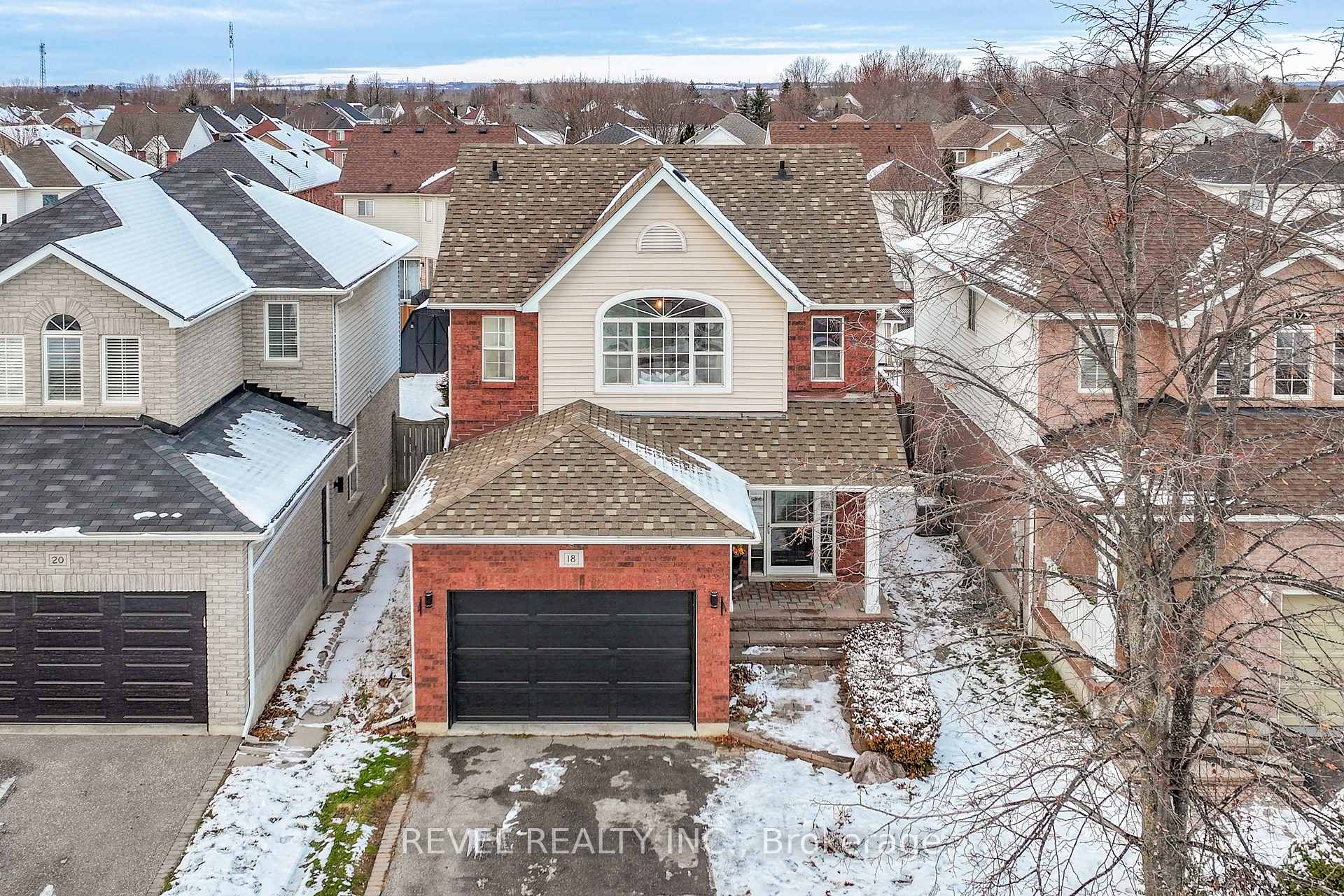 Photo 3 of 18 Wilkins Crescent, Clarington, Courtice — HOMEH