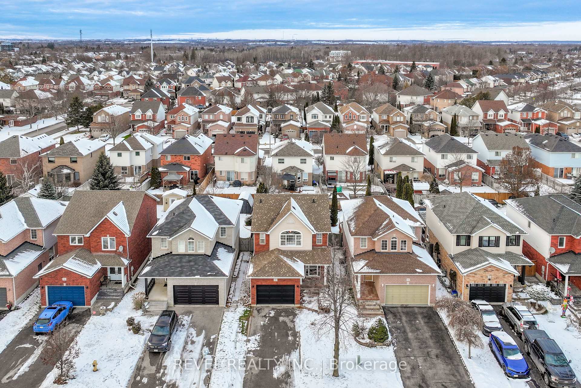 Photo 2 of 18 Wilkins Crescent, Clarington, Courtice — HOMEH