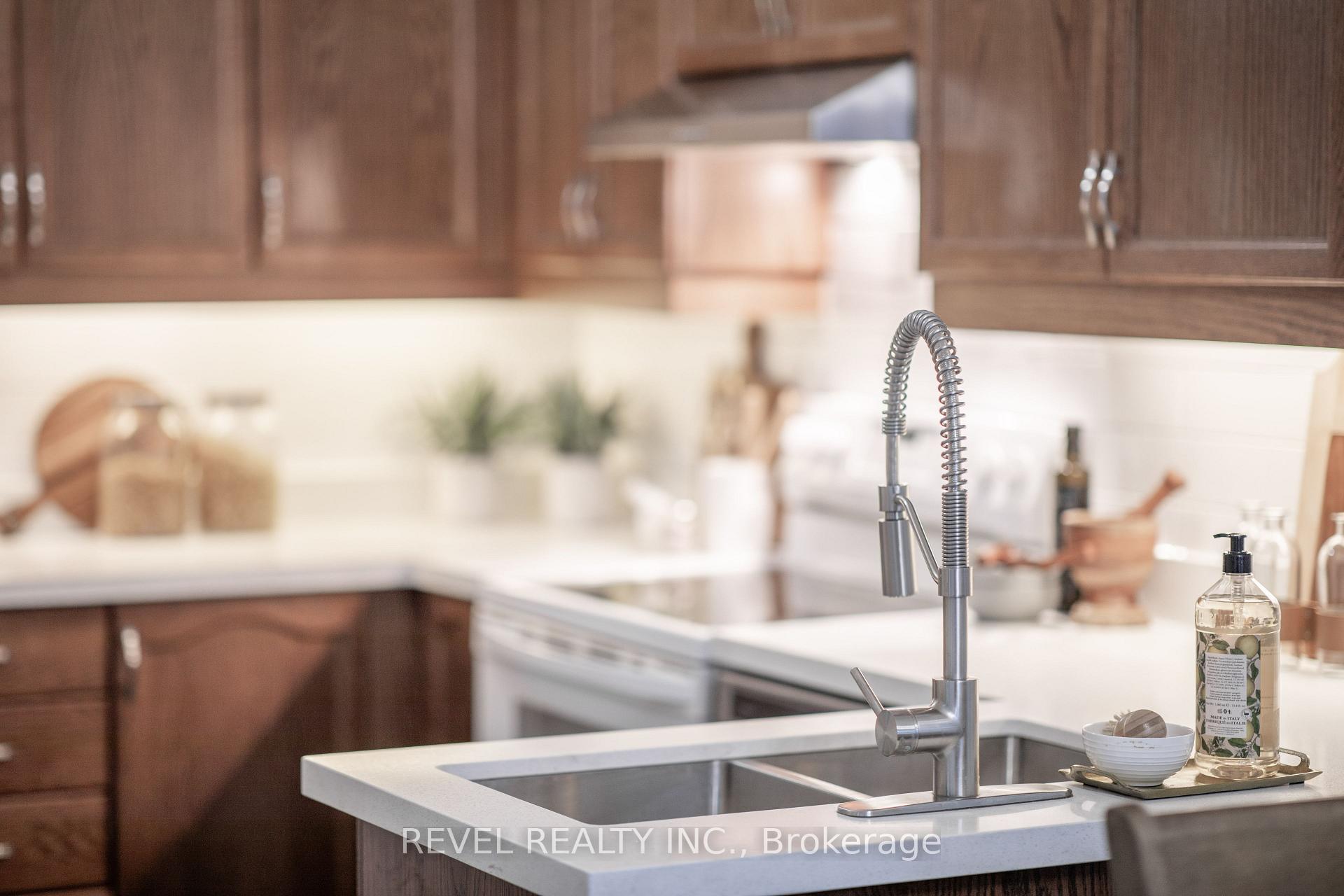 Photo 5 of 18 Wilkins Crescent, Clarington, Courtice — HOMEH