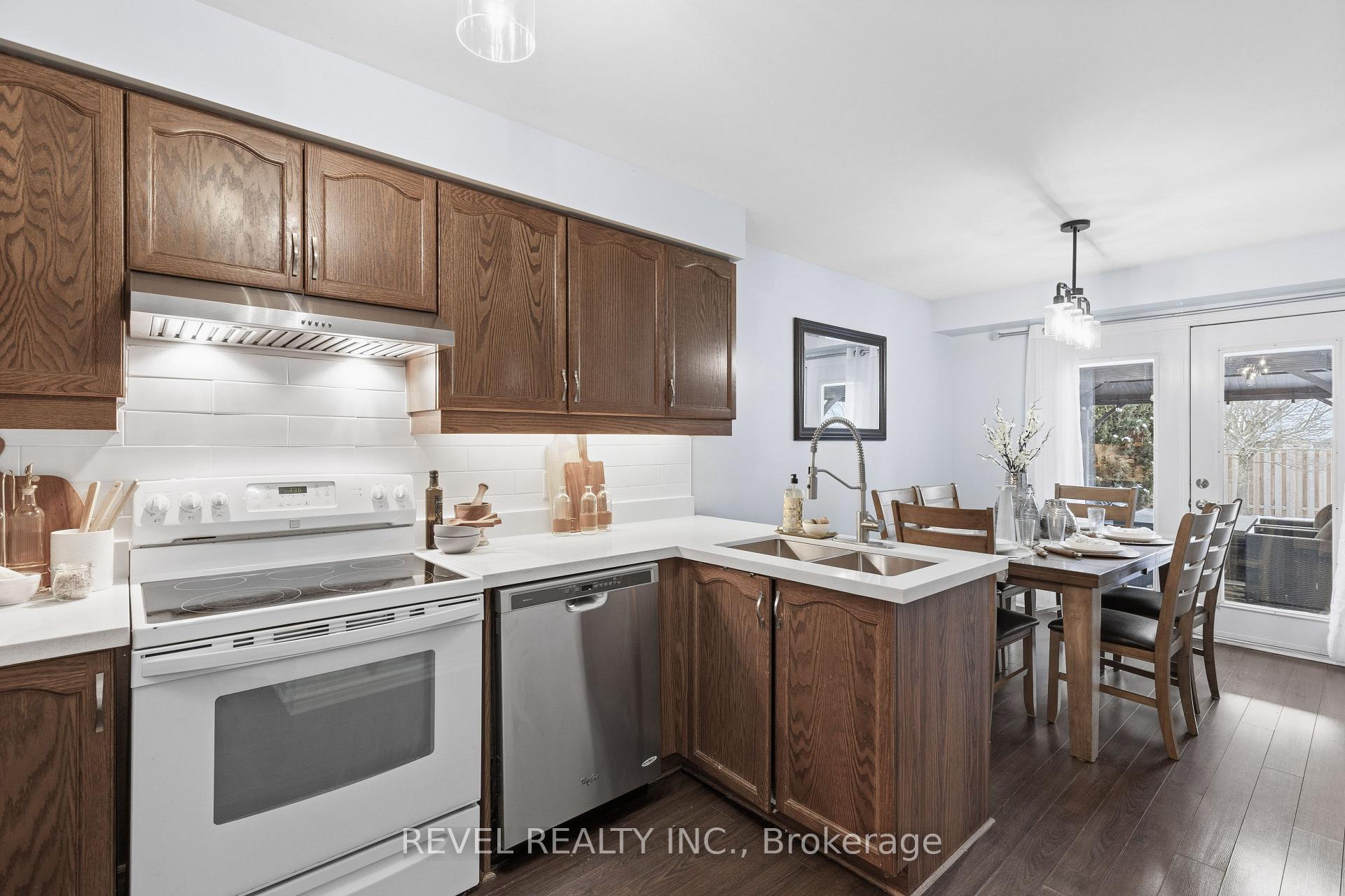 Photo 12 of 18 Wilkins Crescent, Clarington, Courtice — HOMEH