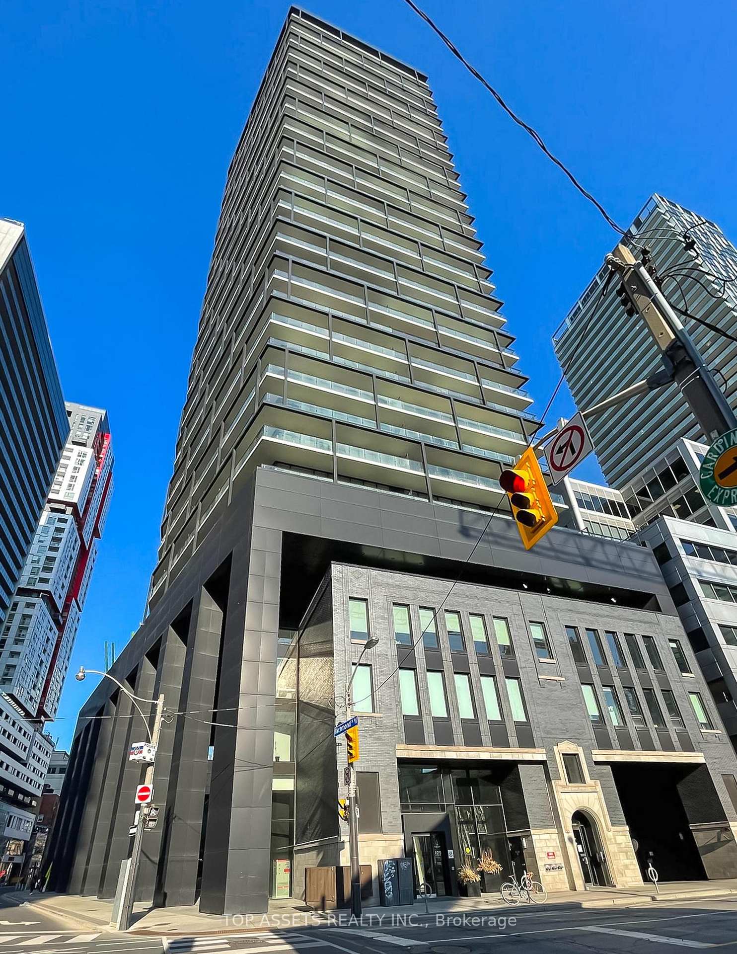 Front of Unit 602, 125 Peter Street