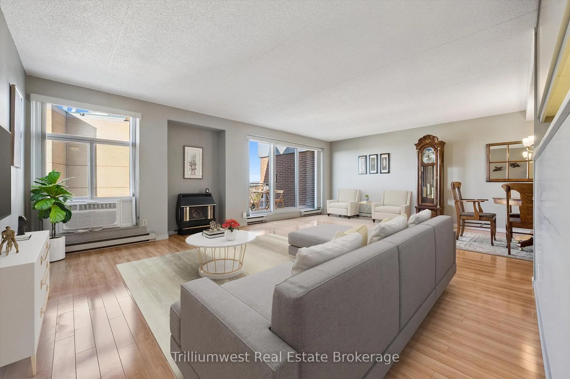 Photo 2 of Unit 705, 8 Christopher Court, Guelph, Kortright West — HOMEH