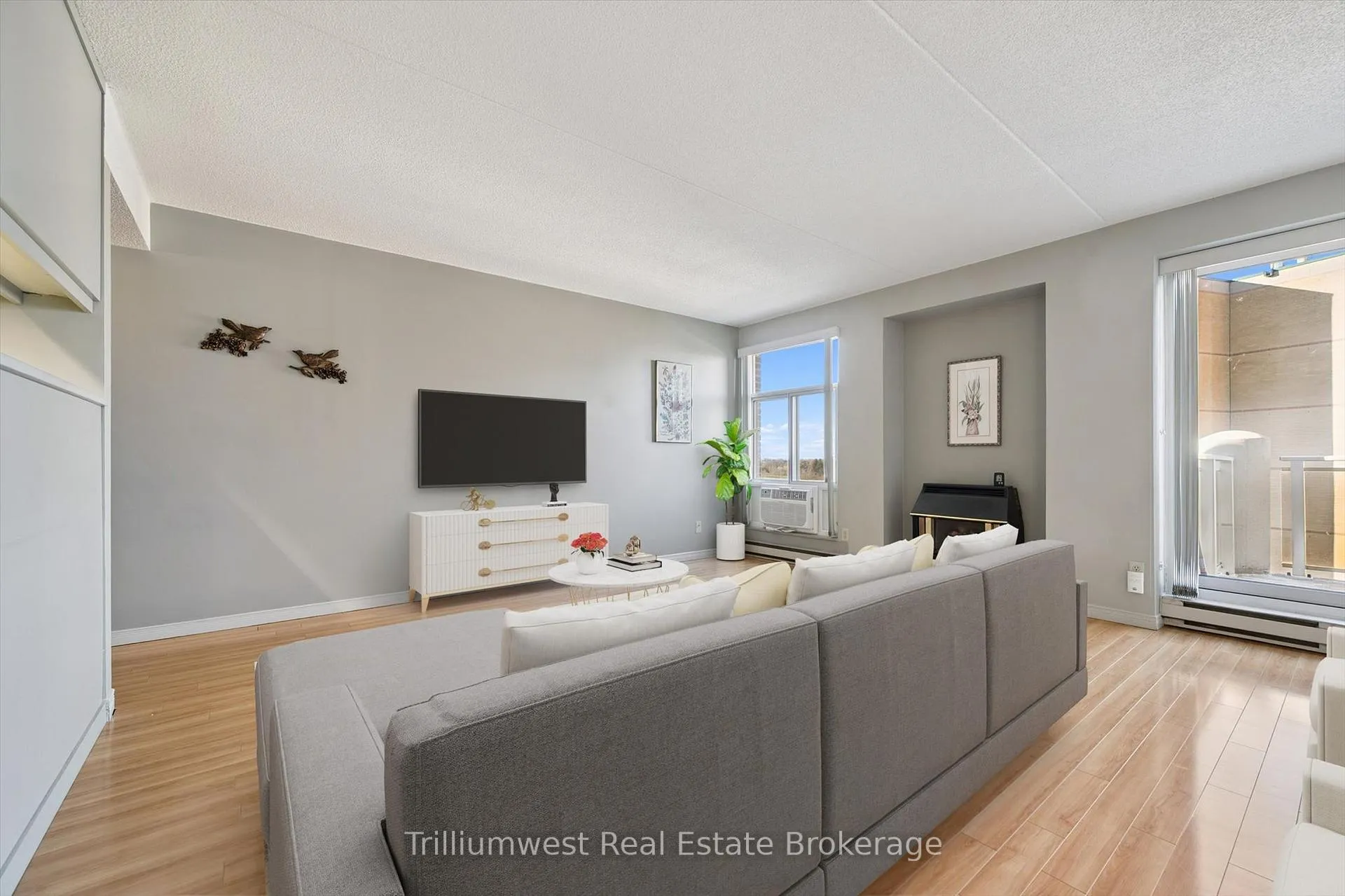 Photo 4 of Unit 705, 8 Christopher Court, Guelph, Kortright West — HOMEH