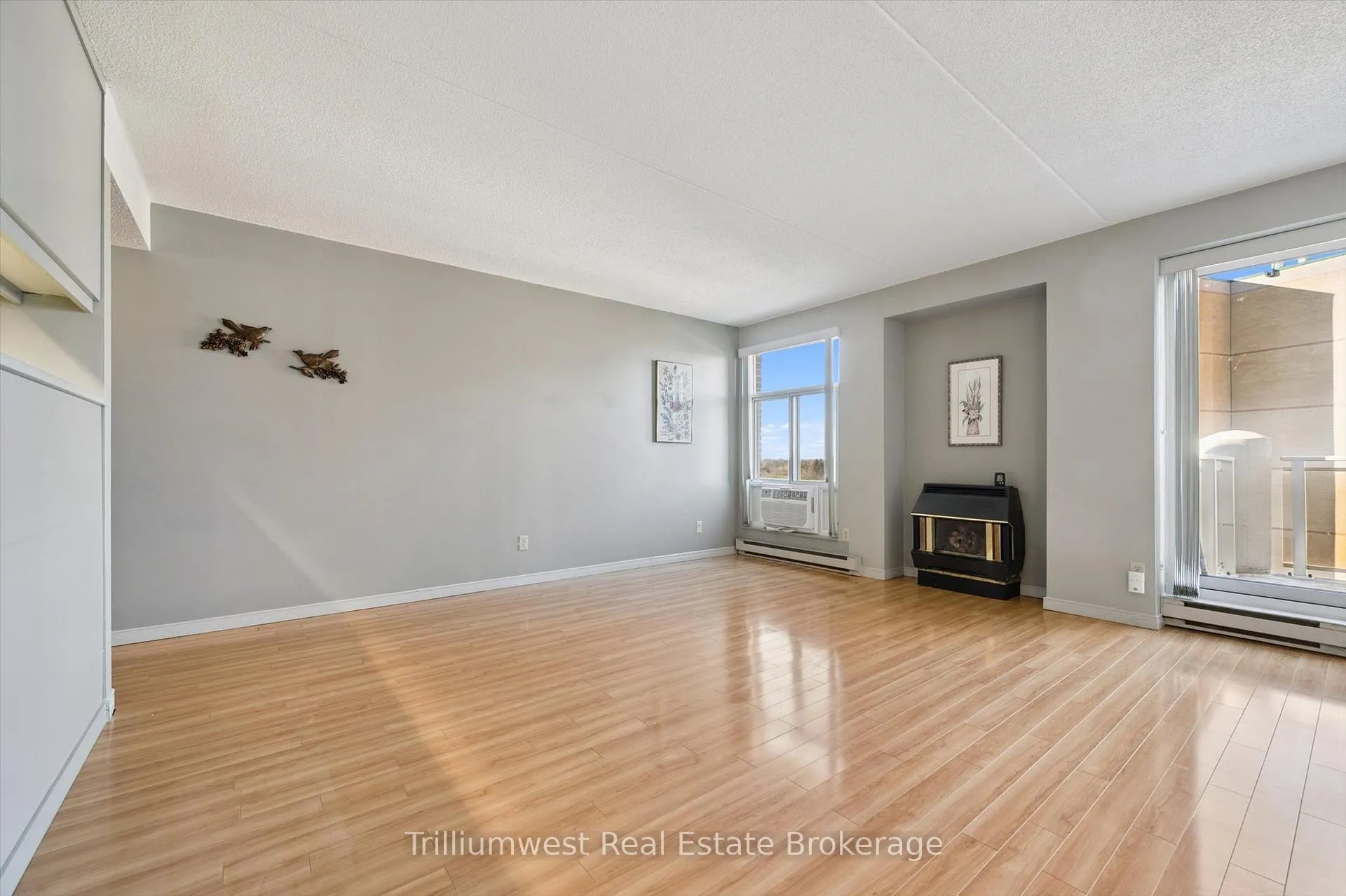 Photo 5 of Unit 705, 8 Christopher Court, Guelph, Kortright West — HOMEH