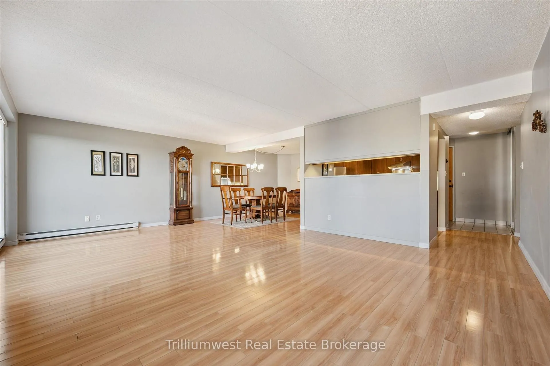 Photo 6 of Unit 705, 8 Christopher Court, Guelph, Kortright West — HOMEH
