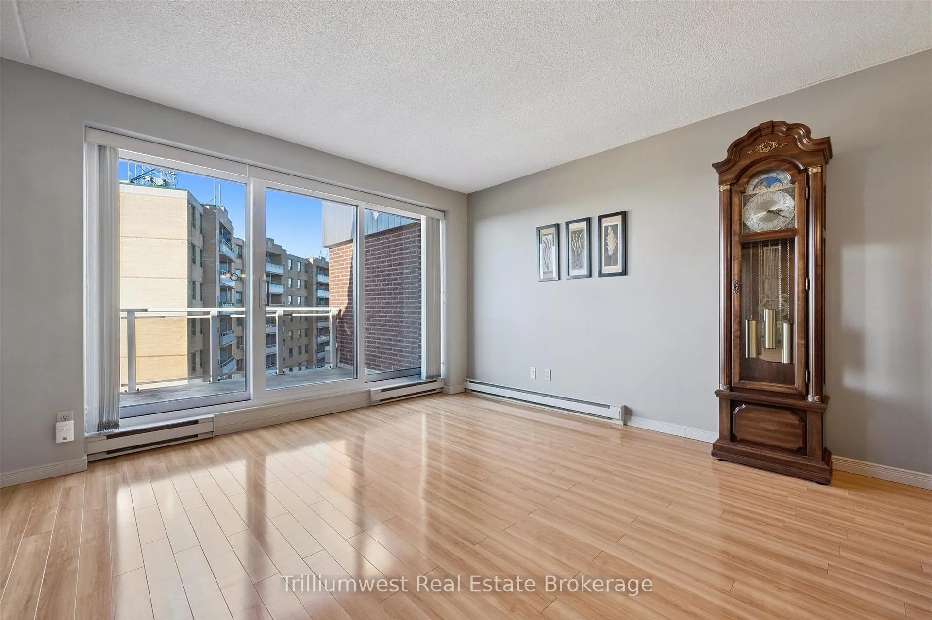 Photo 7 of Unit 705, 8 Christopher Court, Guelph, Kortright West — HOMEH
