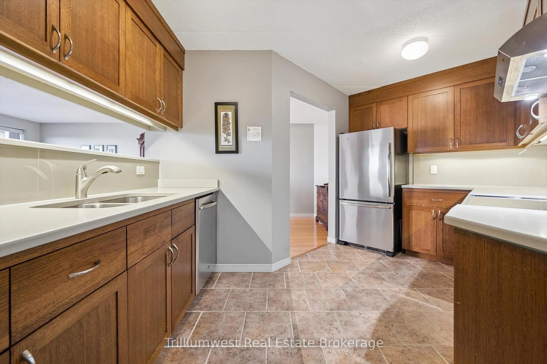 Photo 10 of Unit 705, 8 Christopher Court, Guelph, Kortright West — HOMEH