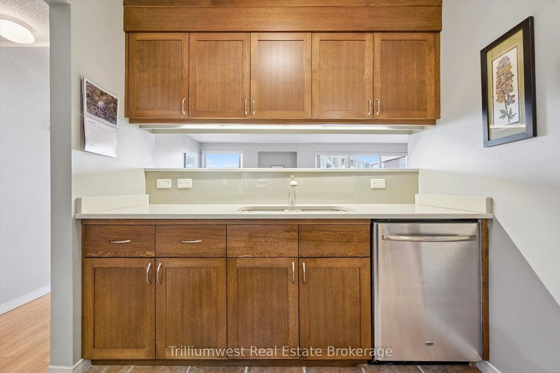 Photo 13 of Unit 705, 8 Christopher Court, Guelph, Kortright West — HOMEH