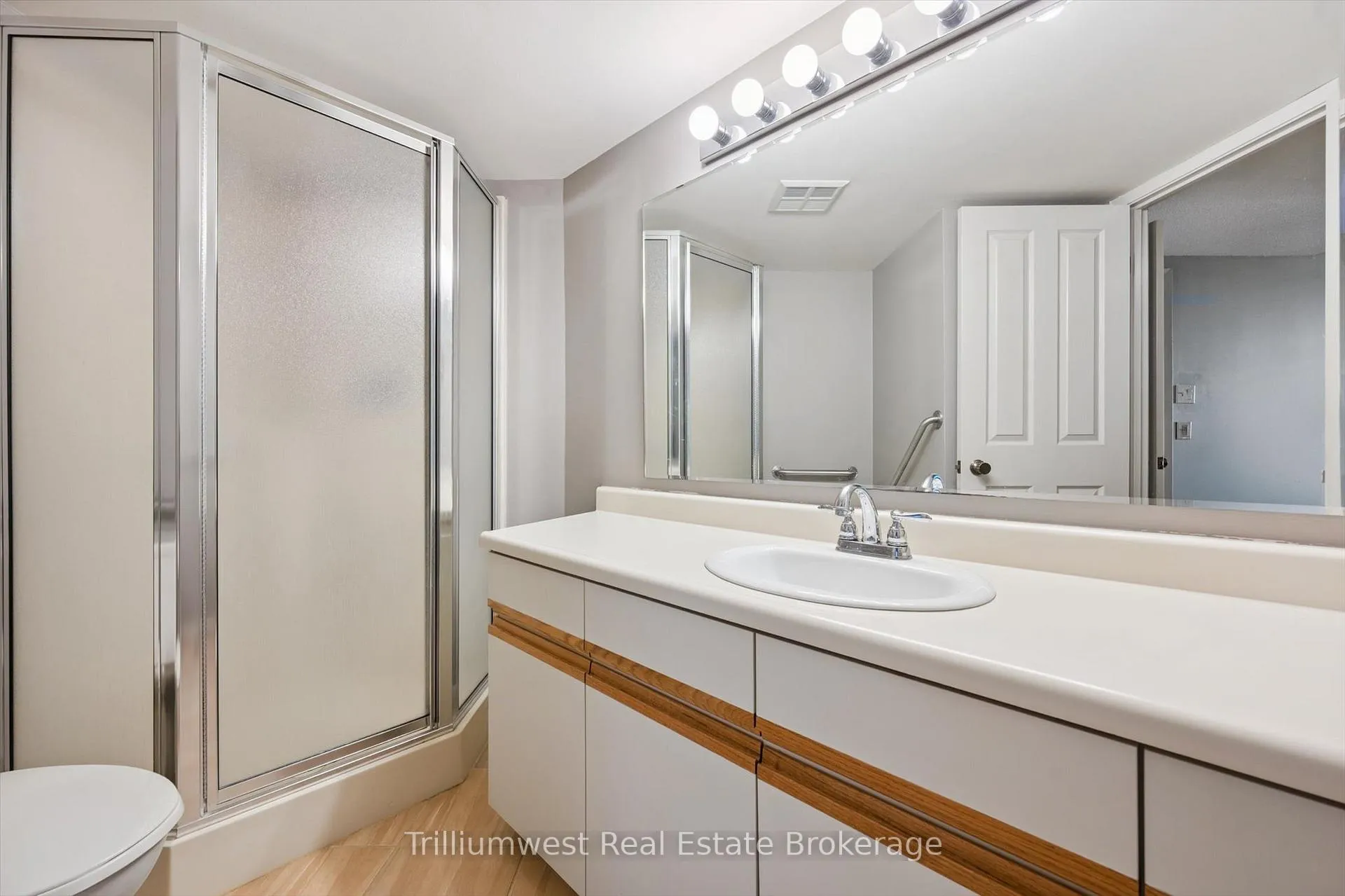 Photo 18 of Unit 705, 8 Christopher Court, Guelph, Kortright West — HOMEH