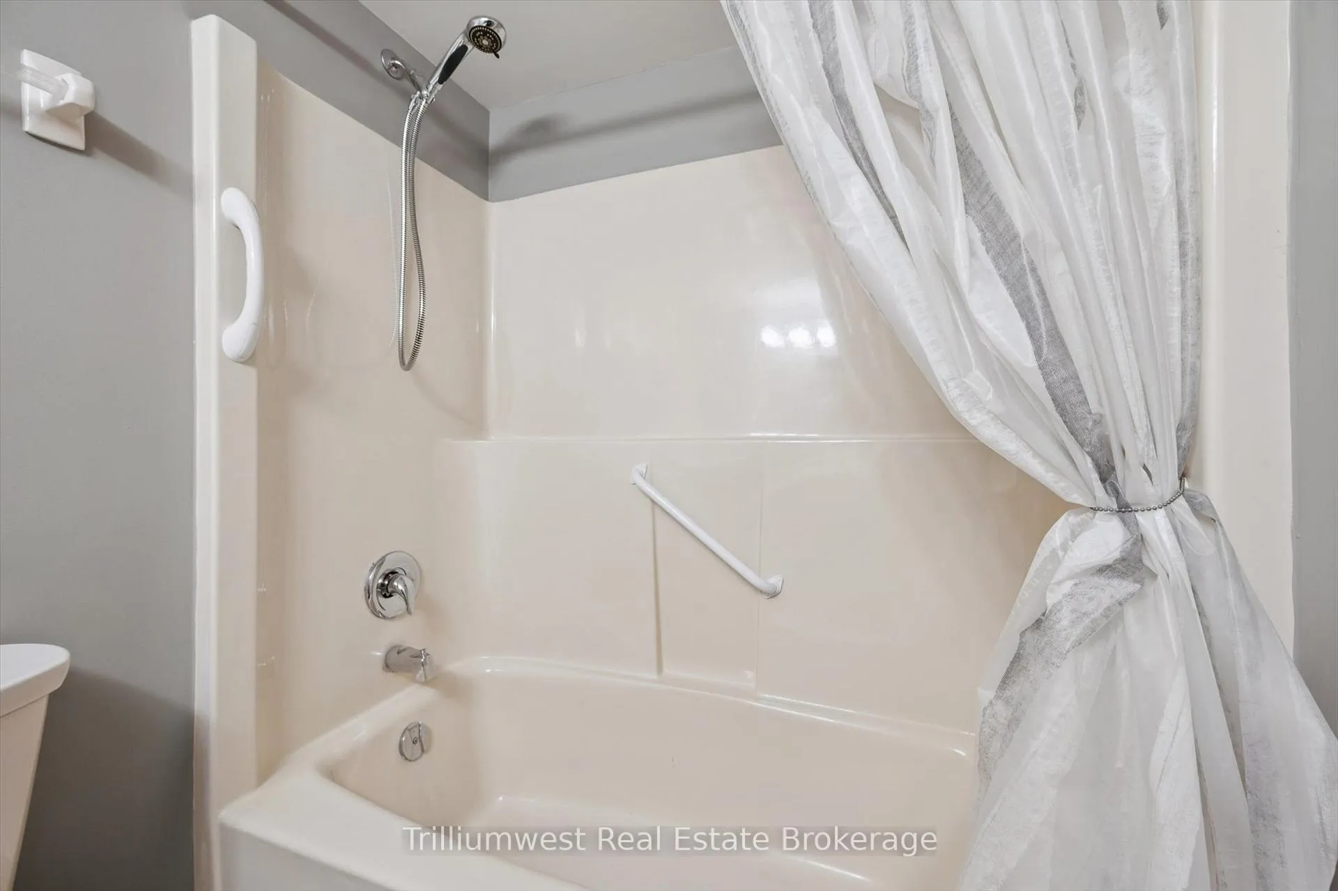 Photo 22 of Unit 705, 8 Christopher Court, Guelph, Kortright West — HOMEH