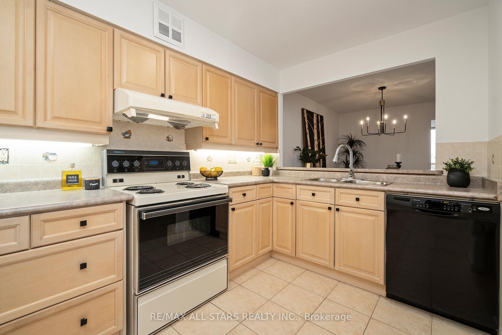Photo 20 of Unit 703, 55 Austin Drive, Markham, Markville — HOMEH