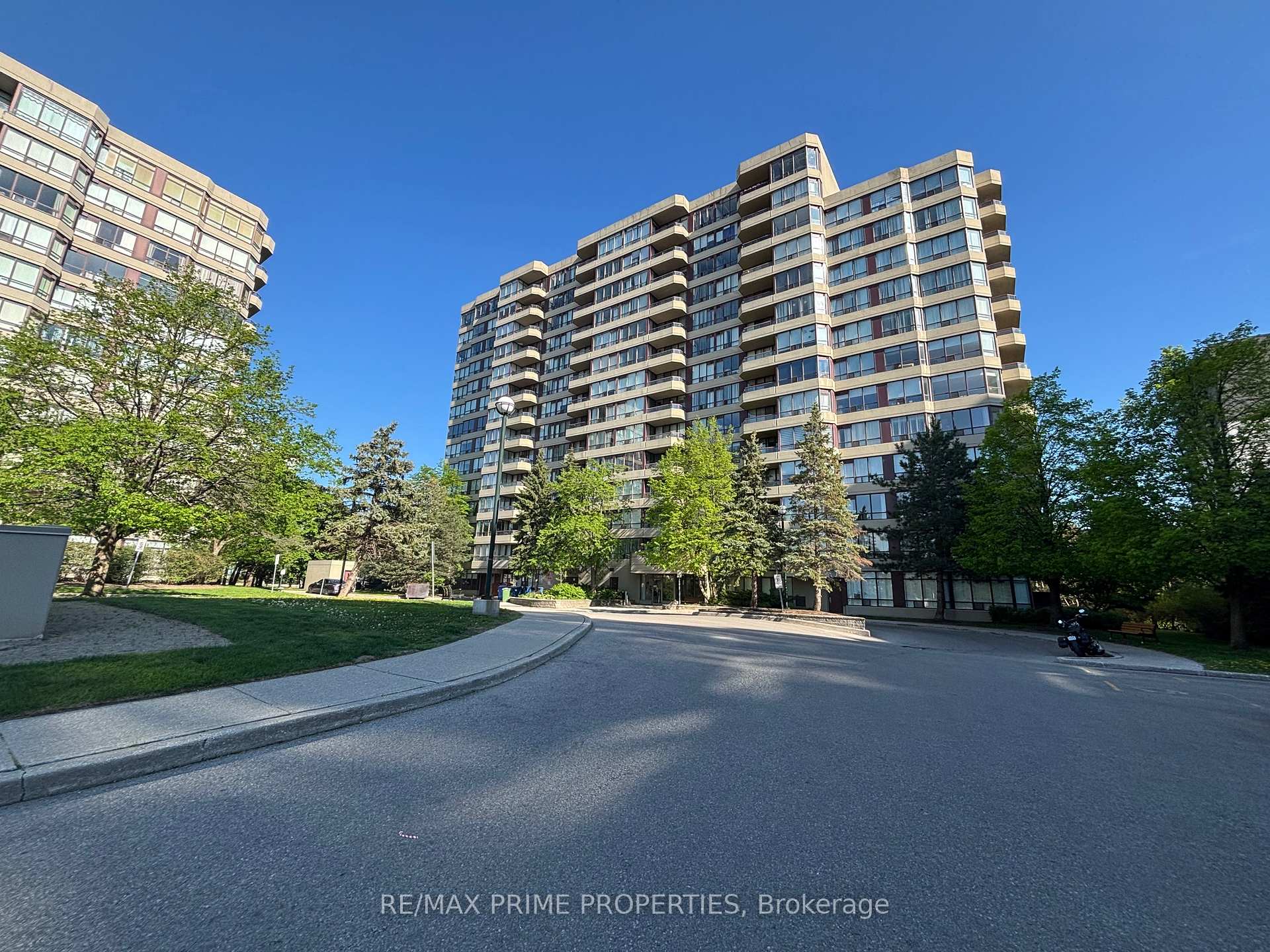 Front of Unit 608, 91 Townsgate Drive