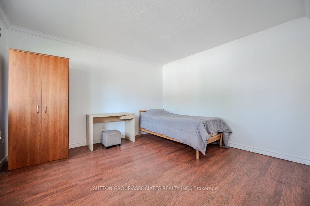Photo 4 of Unit 18, 121 University Avenue E, Waterloo — HOMEH