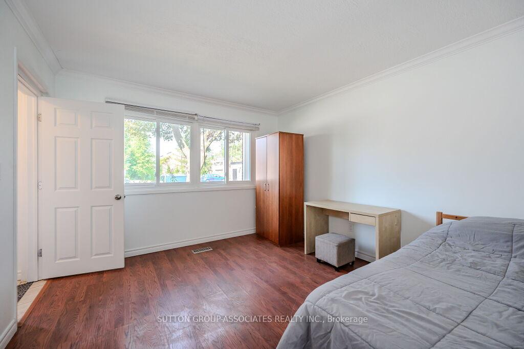 Photo 5 of Unit 18, 121 University Avenue E, Waterloo — HOMEH