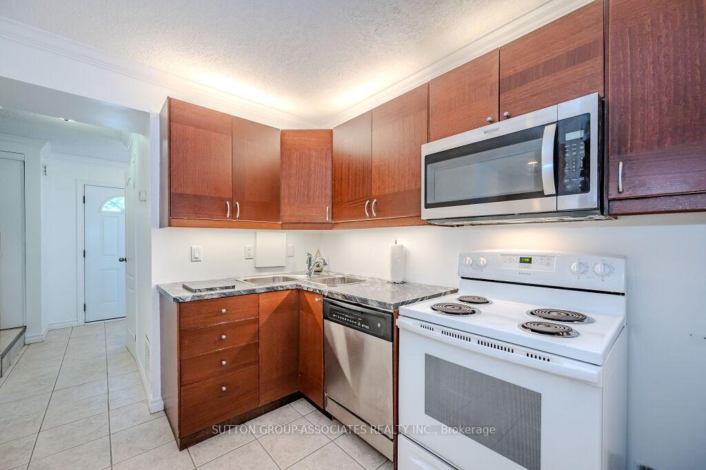 Photo 11 of Unit 18, 121 University Avenue E, Waterloo — HOMEH