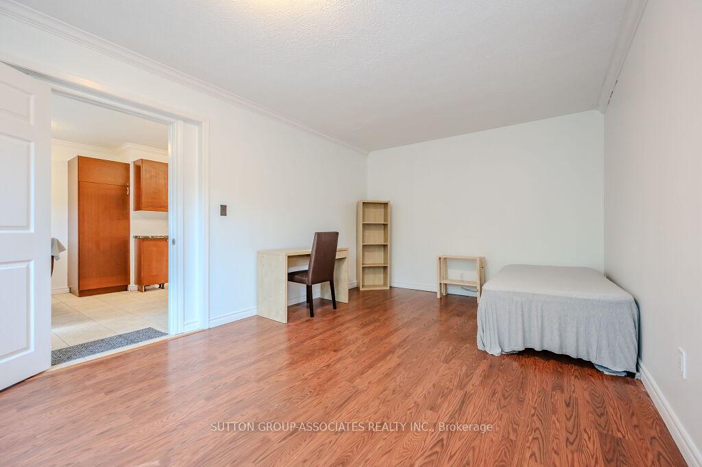 Photo 16 of Unit 18, 121 University Avenue E, Waterloo — HOMEH