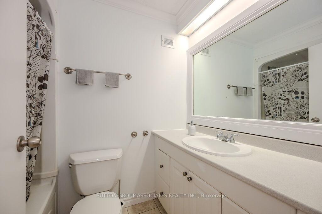 Photo 23 of Unit 18, 121 University Avenue E, Waterloo — HOMEH
