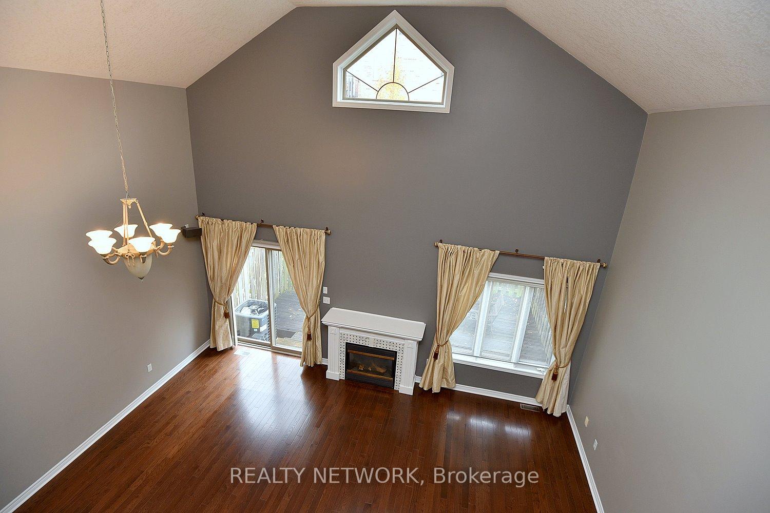 Photo 7 of Unit 11, 25 Hamilton Street S, Hamilton, Waterdown — HOMEH
