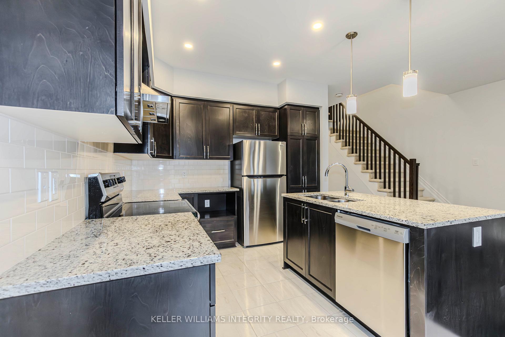Photo 3 of 660 Capricorn Circle, Ottawa, Riverside South/Gloucester Glen — HOMEH